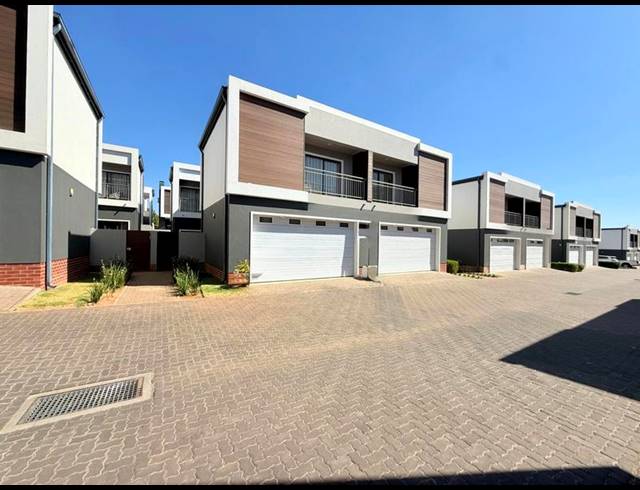 3 BEDROOM CLUSTER FOR SALE IN SUNNINGHILL